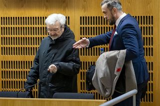 První chlap, který na mě takto sáhl, bylo mi 16. Další poškozená popsala zkušenost s Cimickým - Novinky